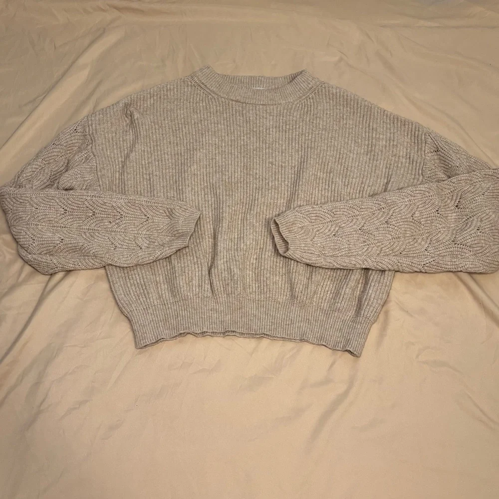 Poof Apparel Cream Cable Knit Cropped Sweater Size L - Picture 1 of 4
